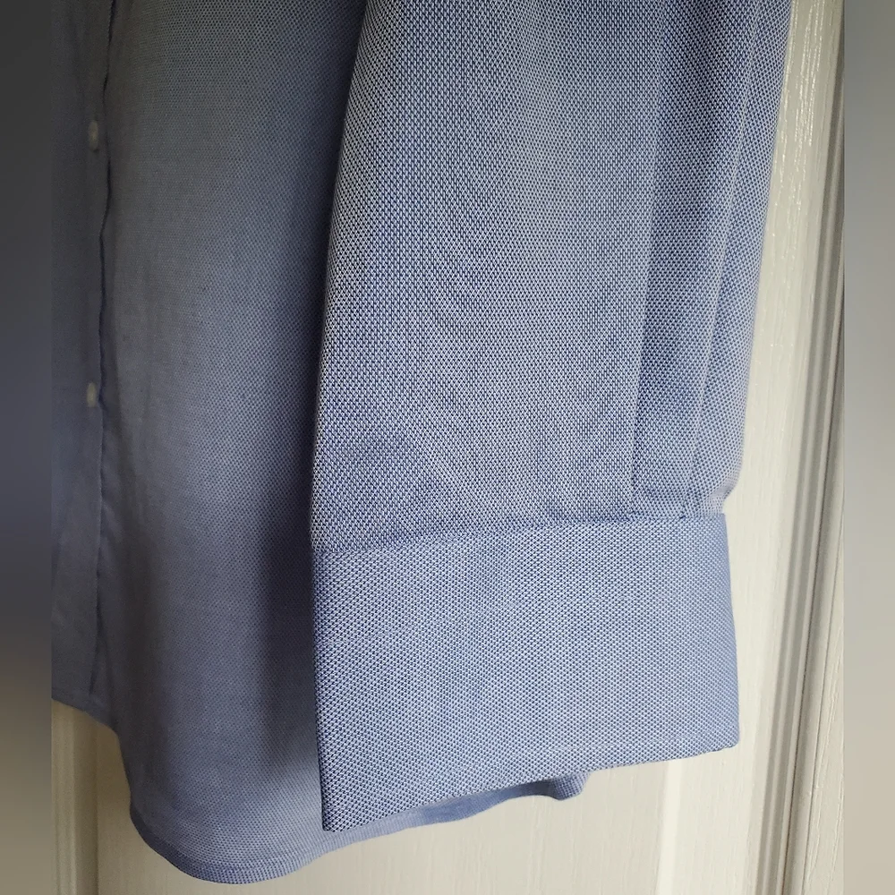 NWOT BR Wrinkle Resistant Designed Dress Shirt in Large Blue Texture Color